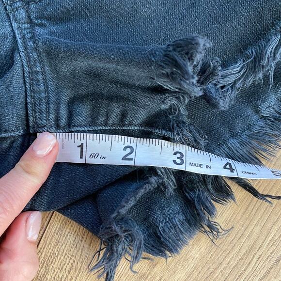 American Eagle Hi-Rise Festival Shorts Black Distressed Stretch Denim Size 6 - Picture 6 of 6